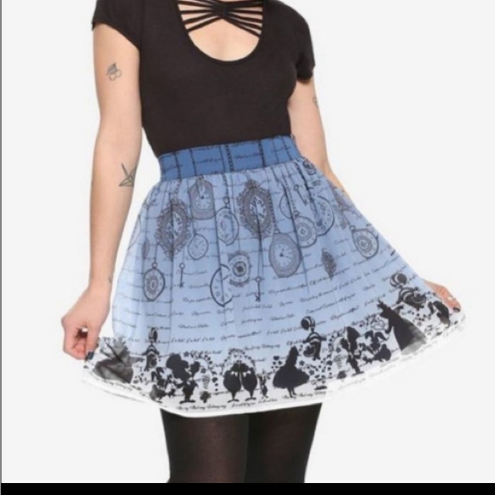 Disney Her Universe Alice inWonderland Skirt 26
